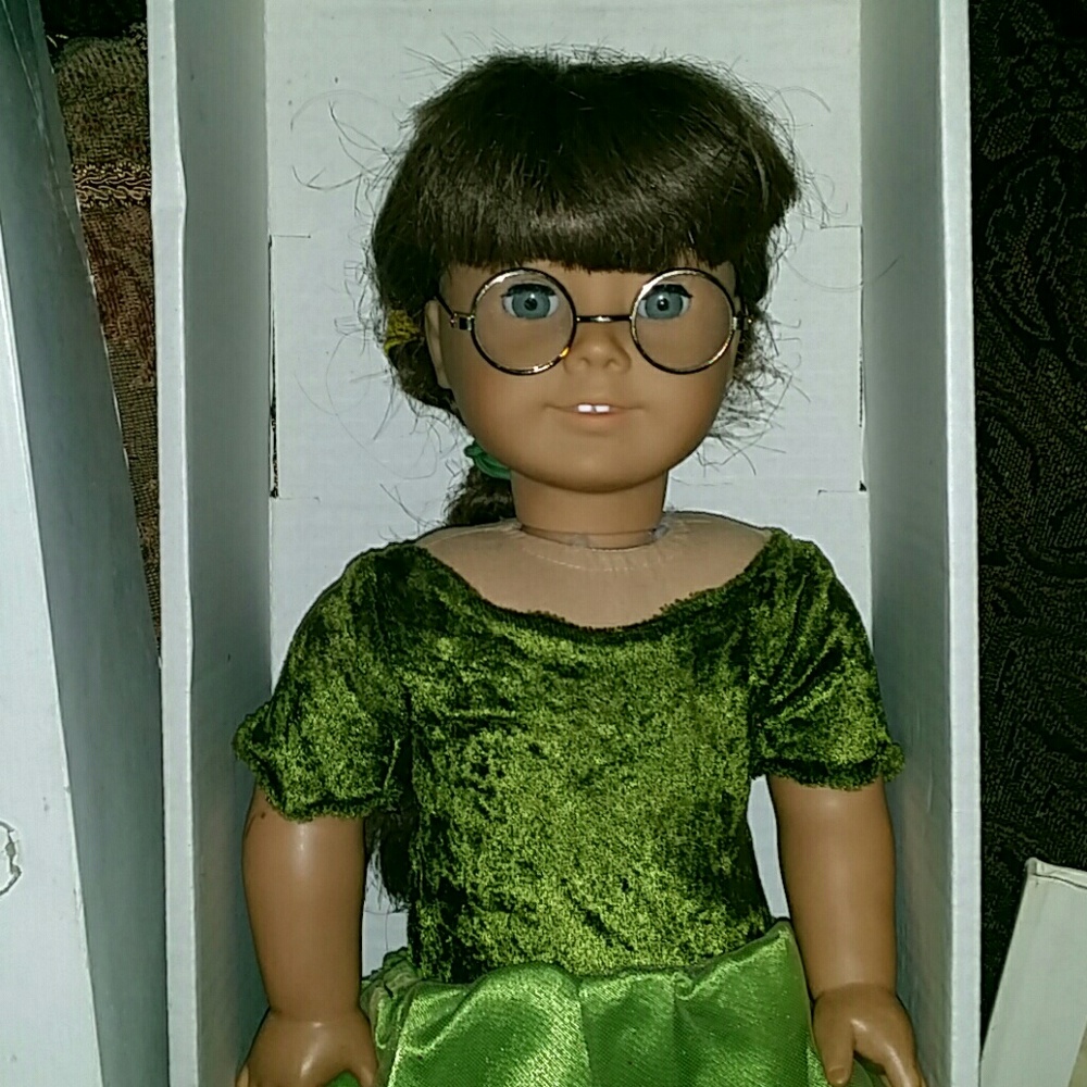 AMERICAN GIRL DOLL Molly (retired)